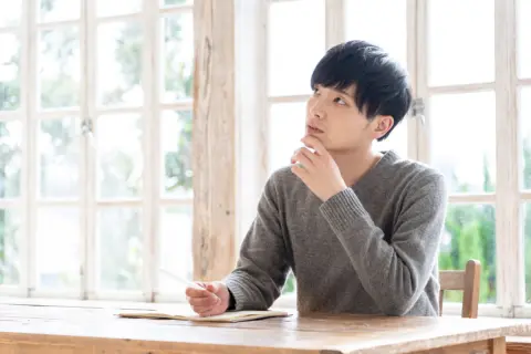 40歳の同僚に「俺たちは一生働かなきゃダメかも」と言われた！ さすがに大げさだと思うけど、実際何歳まで働く必要がありますか？ 年収500万円で「受け取れる年金額・生活費」をシミュレーション