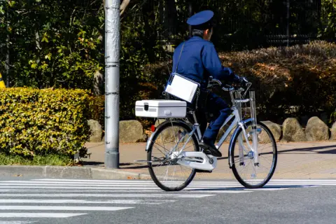 警察官の父は「退官後も仕事には困らない」と言っているのですが、警察OBならではのメリットがあるのでしょうか？