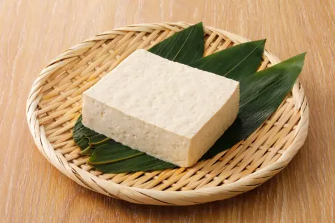 栄養があると思い豆腐は「木綿」を選んできました。「絹」よりもコスパはよいのでしょうか？