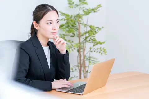 春から「手取り18万円」の会社で働きます。初任給賃上げのニュースを見たので少なく感じますが、どの会社も初任給は18万円くらいですか？