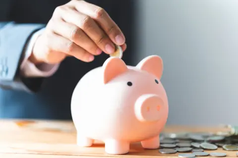 10年貯めた小銭貯金が「100万円」に！ 手数料なしで「入金・両替」できる？ コストを抑える方法を、元銀行員の筆者が解説