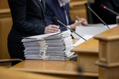 国家公務員の年収はどのくらい？月の給料とボーナス、年代に分けて解説