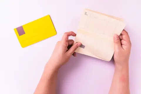 母の財産のうち、兄は家を相続し、私は「1000万円」の預金を相続しました。もしもに備えて「300万円」をタンス預金にする予定ですが、何か手続きは必要ですか？