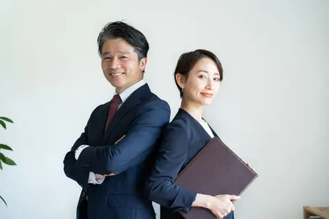 「秘書」の「平均年収」はどのくらい？ 仕事内容やキャリアパスを紹介