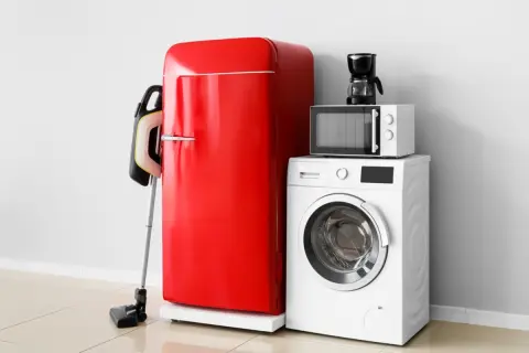 来月から大学生になる子どもが一人暮らしをします。家電を買い揃えるための予算は「10万円」だと足りませんか？