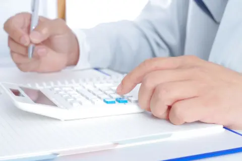 最近引っ越しをしました。「源泉徴収票」は前の住所なのですが、確定申告はどのようにしたらいいですか？