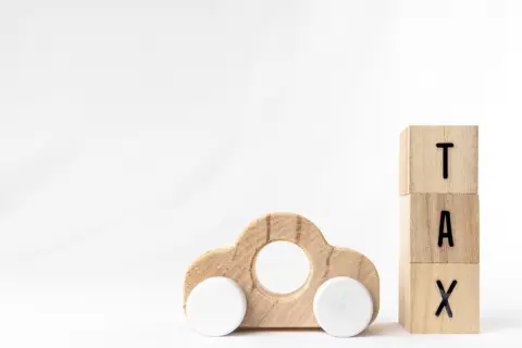 「古い車は税金が高くなる」って本当？ 新車と比べてどれくらい上がる？