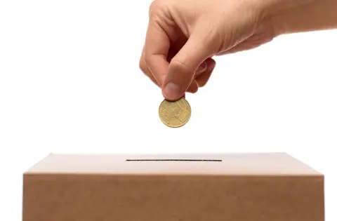 スーパーやコンビニで見かける「ユニセフの募金箱」。募金は具体的に「どう使われている」のでしょうか？