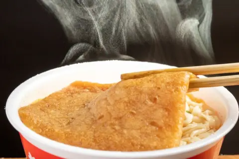 55歳母の昼食はいつも“カップうどん”らしいです。食費を切り詰めているようですが、生活費を援助すべきでしょうか？