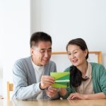 共働きの両親はもうすぐ定年です。年金は2人合わせて「月30万円」、貯蓄は「1500万円」くらいだそうですが、生活はできますか？