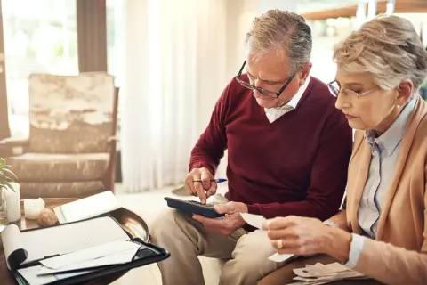 両親の貯蓄は「600万円」程度。もうすぐ定年で退職金「2000万円」が入りますが、生活していけるでしょうか？