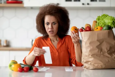 うちは「3人家族」で毎月の食費が10万円超え……ママ友の家は「4人家族」なのに毎月6万円程度に抑えられているそうです。何か節約するコツがあるのでしょうか？