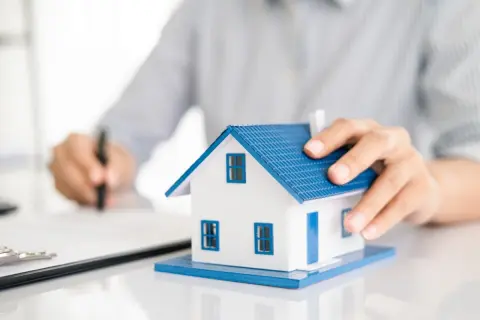 日銀の政策金利が「0.5％」に!? 住宅ローン「5000万円」を組みたいけど、利上げ後でも家を買う人は減らないの？ 影響について解説