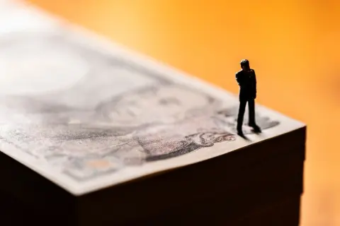 日本の「平均年収」は「460万円」と聞きましたが本当ですか？20代で「年収250万円」なのですが、将来はそれくらい稼げますか？