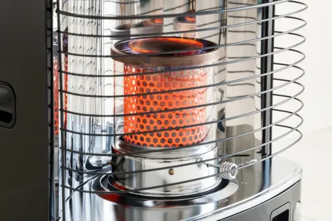 20年使っている「灯油ストーブ」が壊れた！灯油代を気にするなら「ヒーター」に買い替えた方がいい？