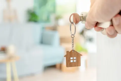 単身赴任が決まったので物件を探しています。家電を一式そろえて買うより「家具付き物件」に入居した方が安上がりでしょうか？