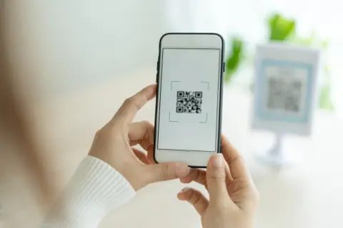 「クレジットカードよりQRコード決済がお得」と言っていたママ友。何がどうお得なのでしょうか？