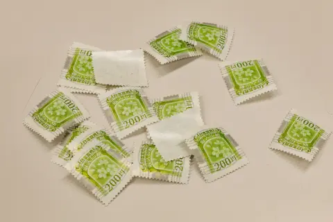 印紙税200円の文書に600円の「収入印紙」を貼ってしまいました。返金してもらえるのでしょうか？