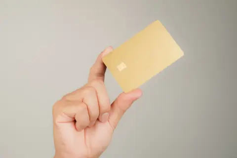 家計管理を楽にするため大学生の息子用に「ゴールドカード」の家族カードを作りたい。別居していても作れるのでしょうか？