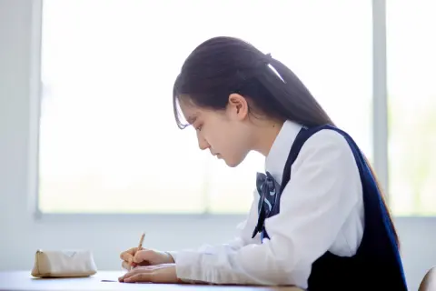 「児童手当」の金額で年収が分かるって本当？ 「高校生」の子どもがいる場合、全員「一律」ではないの？