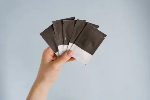 3年前にもらった化粧水の「試供品」がまだ残っています。そのうち使うと思ってとっているのですが、使用期限を気にせず使っていいでしょうか？