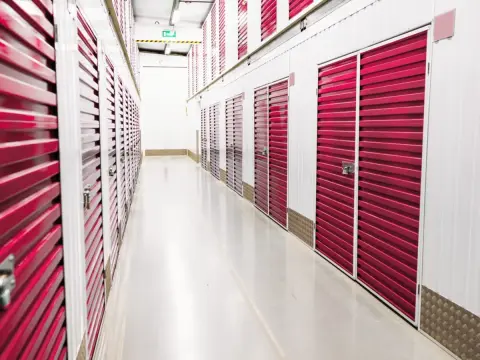 空き地の活用方法に困っています。 「トランクルーム」を経営する場合、どこかの管理会社が対応してくれるのでしょうか？