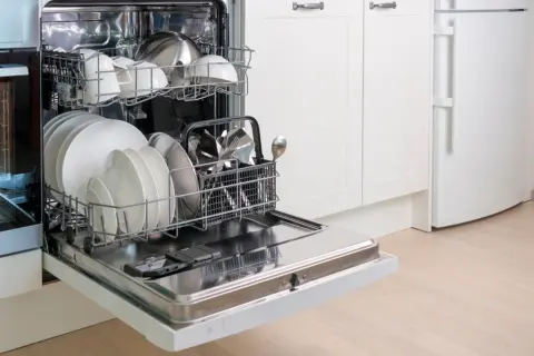 手洗いよりも「食洗機」で洗うほうが水道代の節約になるって本当？ 実際にどのくらいの金額になるのかシミュレーションしてみました。