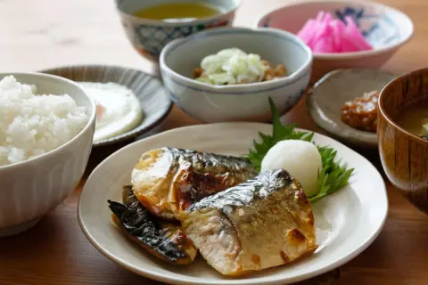 自炊と外食では、1ヶ月にかかる費用はどれだけ違う？　平均費用を解説！