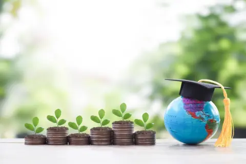 今春高校生になる娘がいるのですが、制服や教科書代などの費用が足りないかもしれません。なにか対策はありますか？