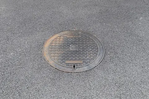 たまに見かける「面白いデザインのマンホール」はなぜ作られた？費用はいくらかかってるの？