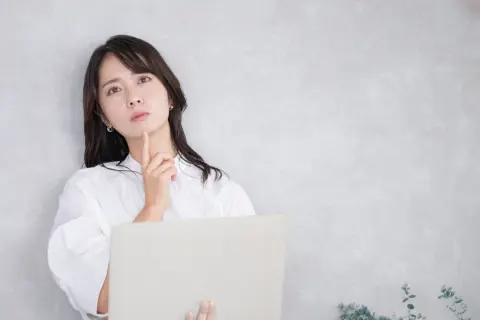 結婚を考えている33歳の彼は「年収320万円」です。結婚後は私も働かないと生活は厳しいでしょうか？