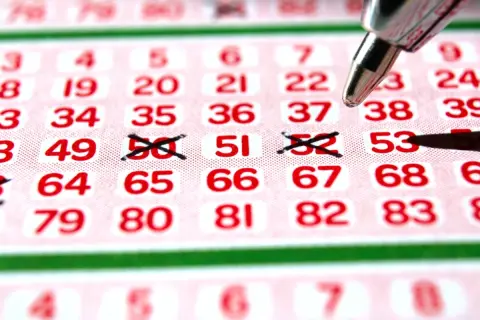 宝くじ当せん者の「購入時のこだわり」は？ 宝くじの種類と当せん確率についても解説！