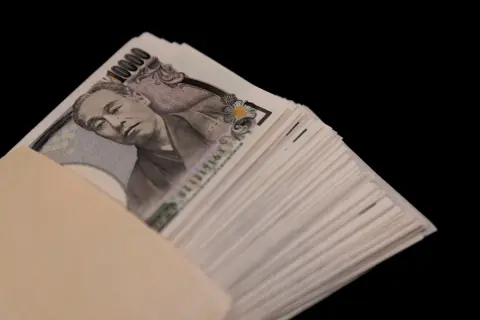 春から大学生になる孫に「100万円」の入学祝いを贈る場合、このお金に「税金」は発生するの？