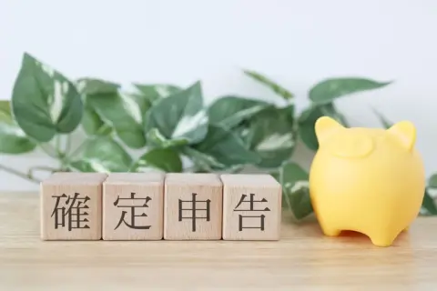 夫が「確定申告の計算をしたけど、思ったより還付金がなかった」と発言。2024年の「定額減税」があったからでしょうか？ 年収800万円の4人家族のケースで解説