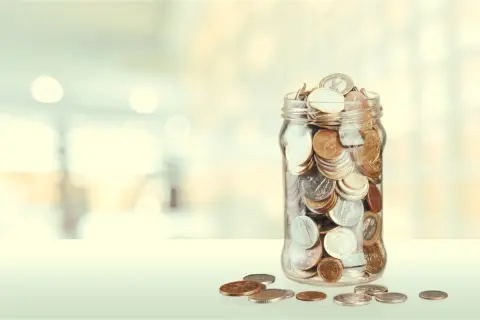 「50円」以下の小銭で総額「30万円」を貯金。口座に移したいけれど、手数料を考えたら避けるべき？ 枚数ごとの費用を教えて！