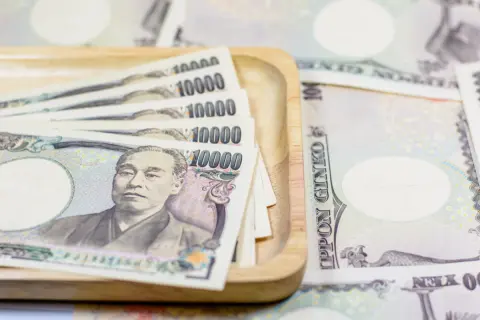 今まで「一万円札」に採用された「人物」は「何人」いる？ それぞれの功績と、お札の発行年度について解説