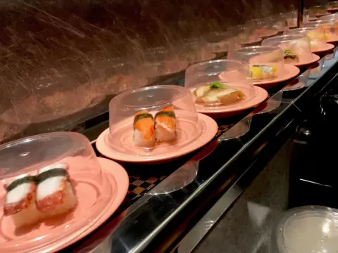 家族4人で「スシロー」に行くと、毎回の会計は8000円ほど！ 友人が「株主優待券」を使っていて気になるのですが、自分で「株」を持つにはいくら必要なのでしょうか？