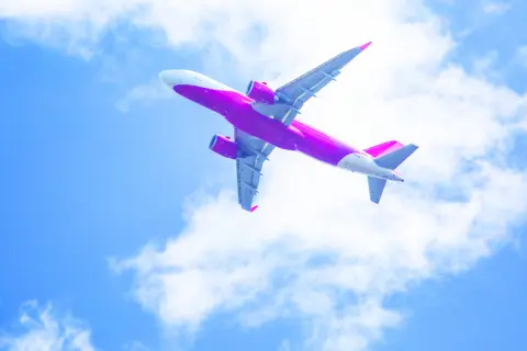 今年の「ゴールデンウィーク」は東京から大阪への家族旅行を計画中ですが、移動するだけで「1人1万円以上」かかってしまいそうです。「交通費」を少しでも節約するコツはありますか？