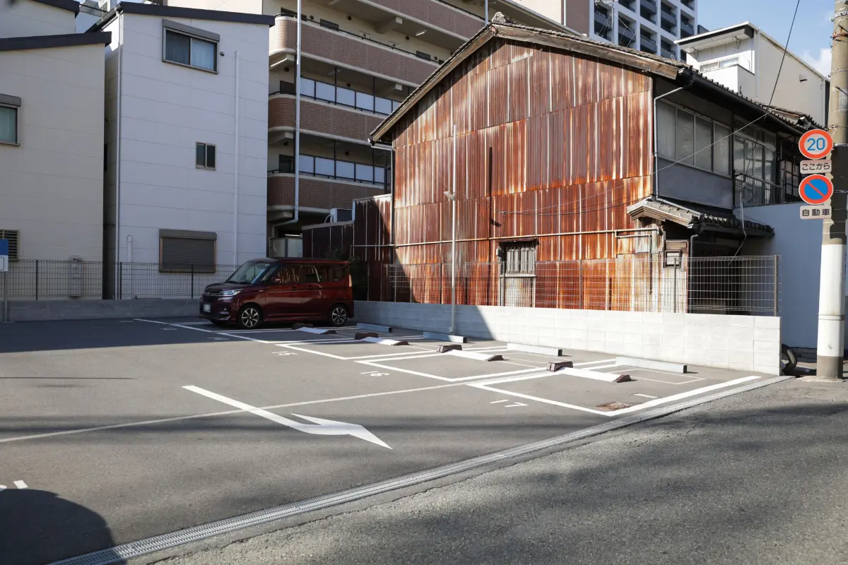 出産を機に「車の購入」を検討しています。都内は「月極駐車場が高い」イメージですが、「23区外」なら車を持てますか？