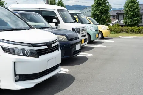「軽自動車」はなるべく「年度始め」に買うのがお得と聞きました。「普通車」も年度初めがお得ですか？