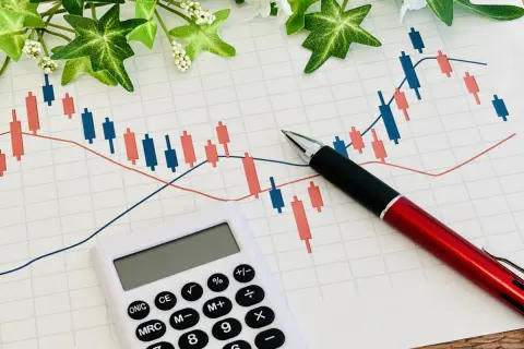 老後に備えて「資産運用」を検討しています。周囲は「NISA」ばかり勧めてきますが「iDeCo」と「NISA」どちらにすべきでしょうか？