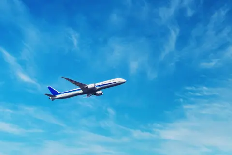 営業部に配属された同期は「出張」が多いようで、「マイルがたくさん貯まった！」と自慢していました。出張で得た「マイル」を自分のものにしても問題ないのでしょうか…？