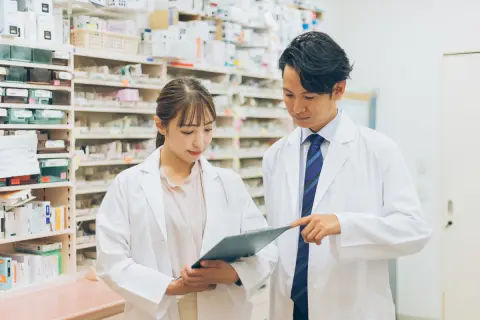 「別荘」を所有する「薬剤師」の友人。6年制大学に通って「なるのが大変」なイメージですが、「薬剤師」はそんなに儲かる職業なのでしょうか？