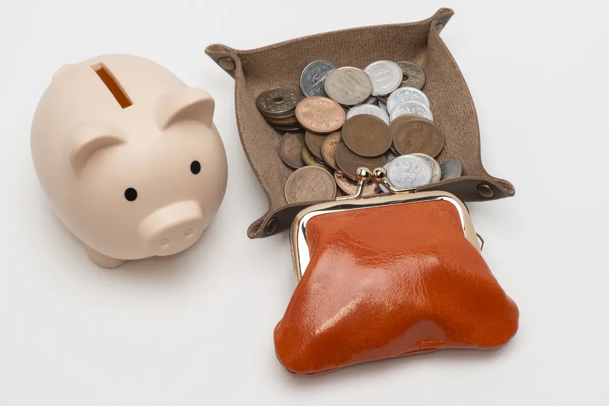 「財形貯蓄」を始めて5年、同僚から「NISAに乗り換え」を勧められました。損をする可能性もありますが「NISA」の方が本当にお得でしょうか？