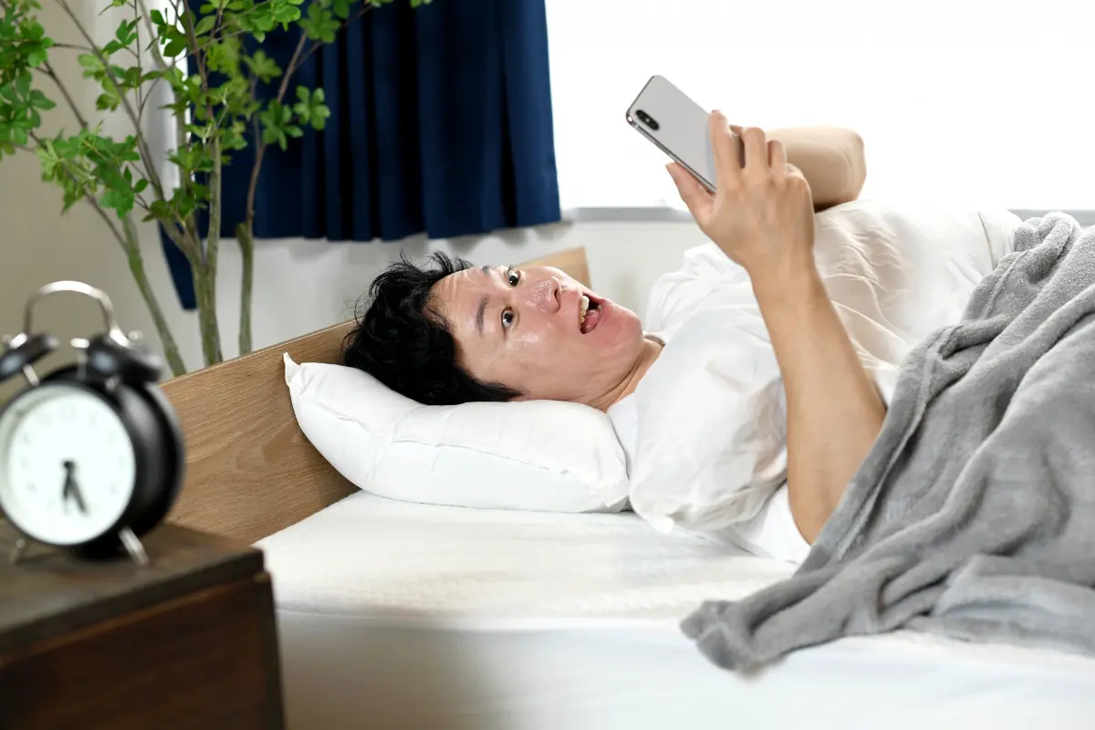 スマホの「通信容量節約」のため、Wi－Fiの契約を検討しています。無制限プランから一番安いプランに変えると年間でどのくらい安くなりますか？