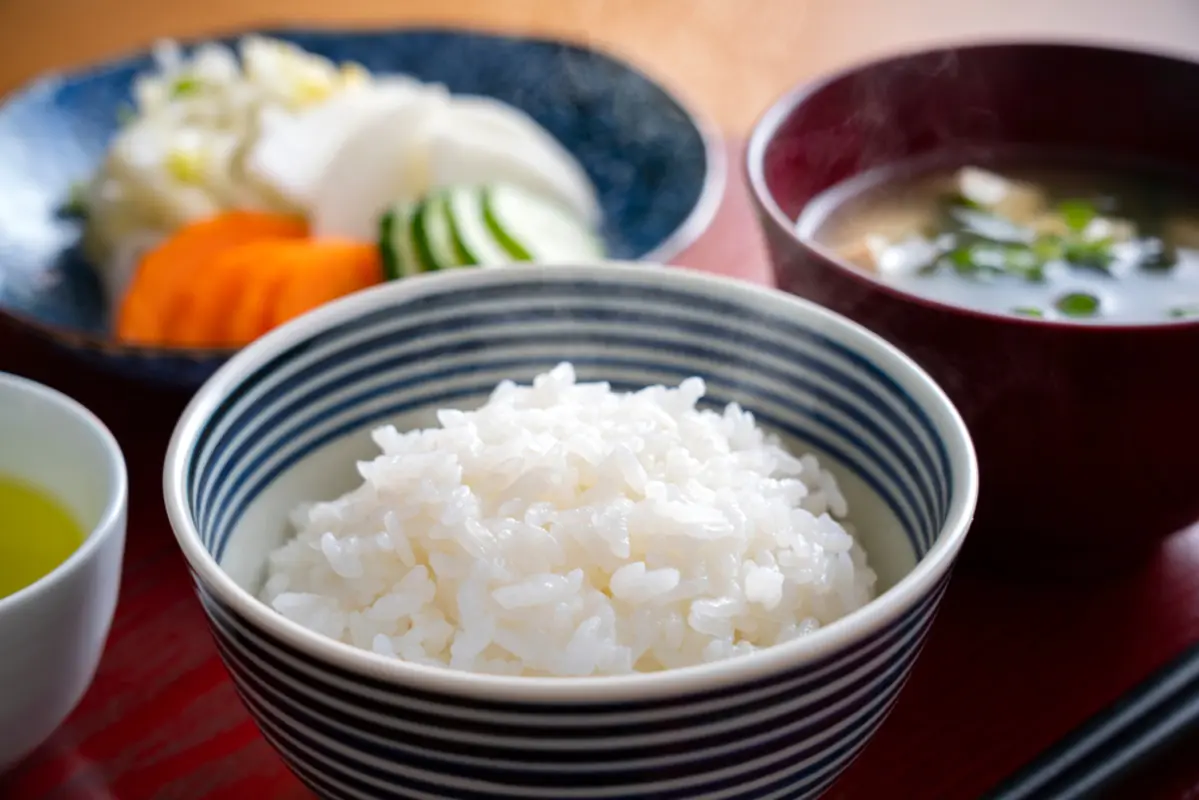 「食費」が「月4万円」かかっているという65歳一人暮らしの父。「宅食」を利用したほうが安くて健康的なのでは？