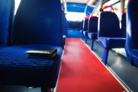 旅行帰りに新幹線を利用→「財布」を忘れたまま降車！田舎暮らしで新幹線がある駅まで遠く「着払い」で送り返してもらいたいのですが可能でしょうか？