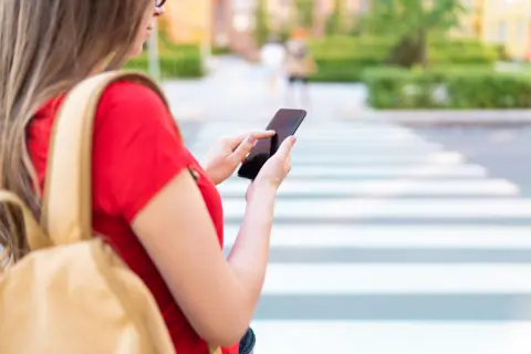 運転中に「横断歩道」で待っている歩行者に気づきませんでした。違反になった場合、違反金はどのくらいですか？