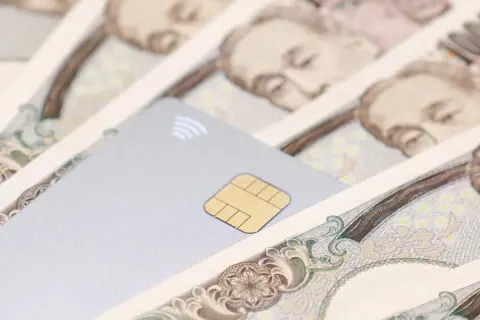 車検の見積もりが「15万円」、使える現金は「10万円」しかないです。現金払いとクレジットカード払いは併用できますか？