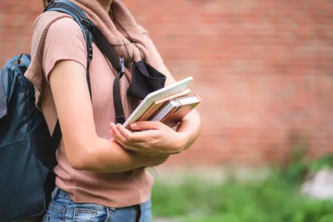 娘が大学生になり、学校が近い「高田馬場」で一人暮らしを始める予定です。仕送り額の平均「月9万円」を送ってあげれば足りるでしょうか？